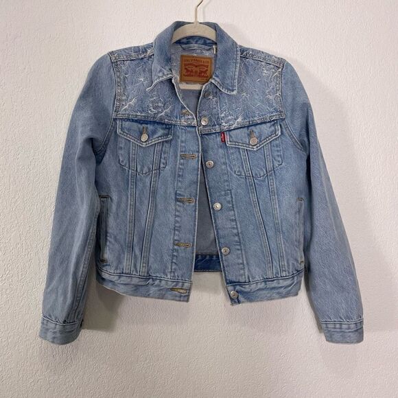 Levi’s Light Wash White Embroidered Detail Jean Jacket - Picture 1 of 5